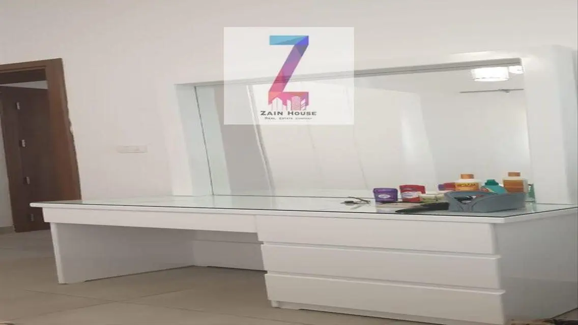 Luxury Apartment for Sale with Stunning Lake View