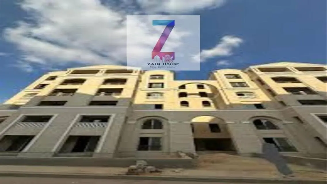 شقة فاخرة مع شرفة للبيع
