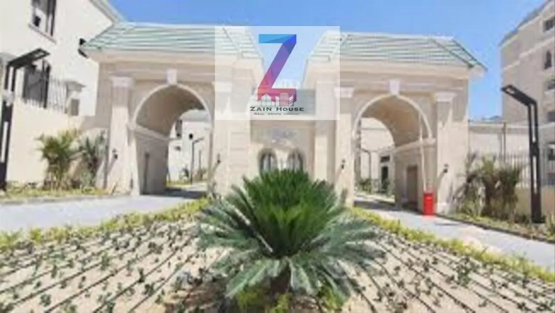 شقة فاخرة مع شرفة للبيع