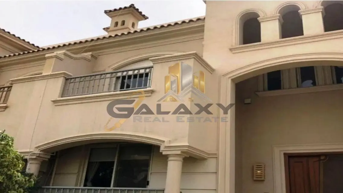 شقة فاخرة بتصميم متميز وإطلالة رائعة