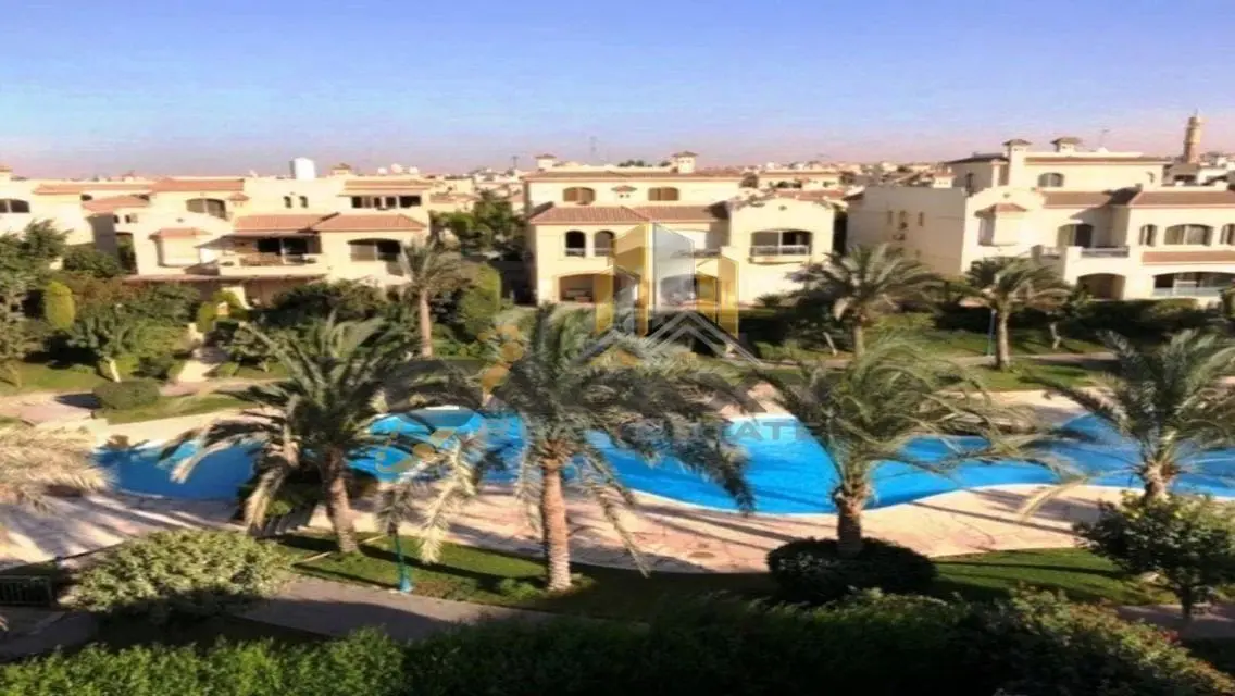 فيلا فاخرة للبيع مع مسبح وحديقة خاصة