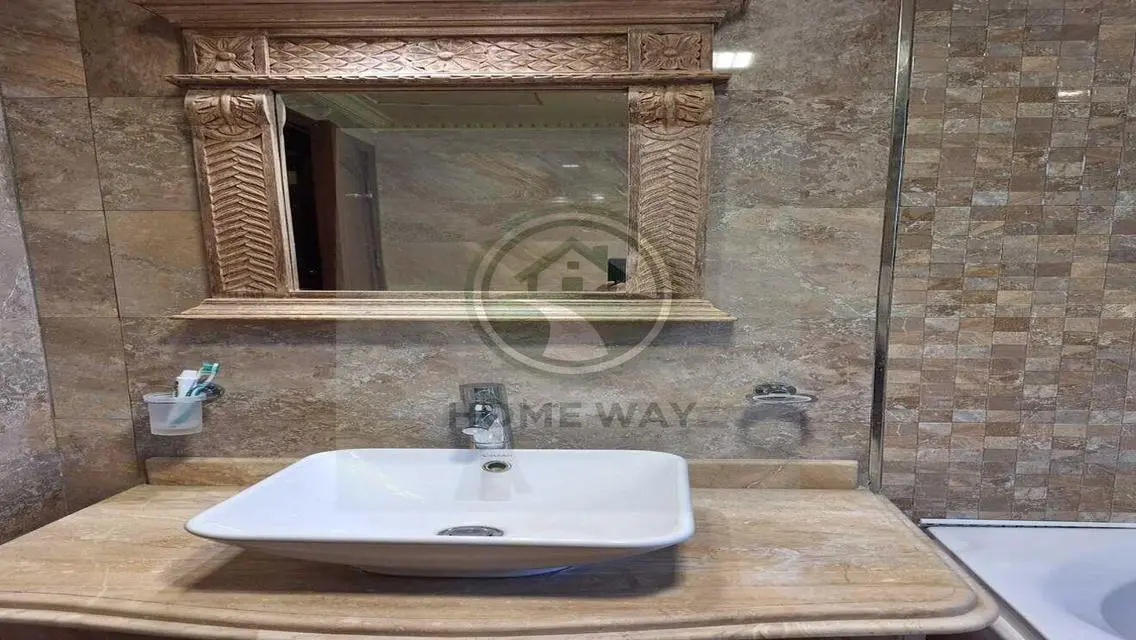 فيلا فاخرة مع حديقة خاصة ومسابح