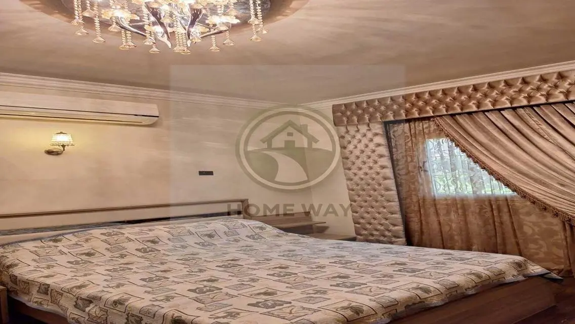 فيلا فاخرة مع حديقة خاصة ومسابح