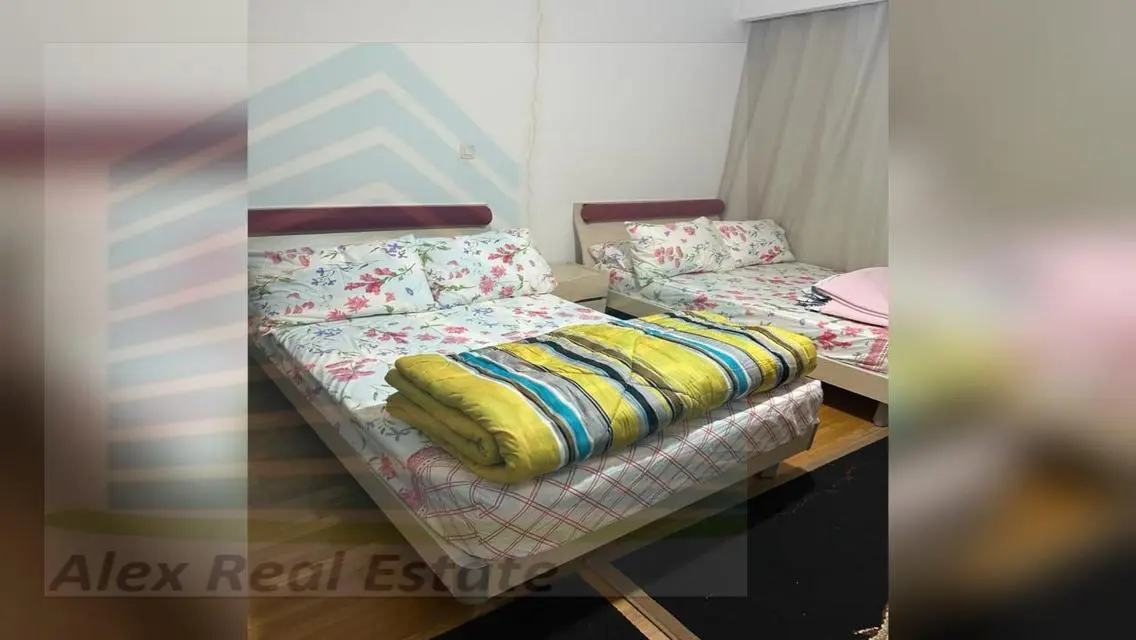 شقة فخمة بحمام سباحة خاص وحديقة خاصة