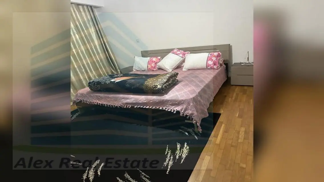 شقة فخمة بحمام سباحة خاص وحديقة خاصة