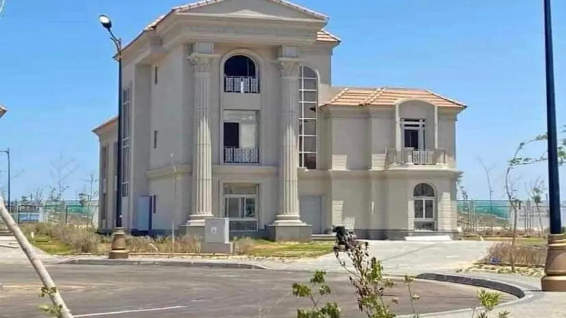 فيلا فاخرة بحمام سباحة خاص وحديقة خلابة