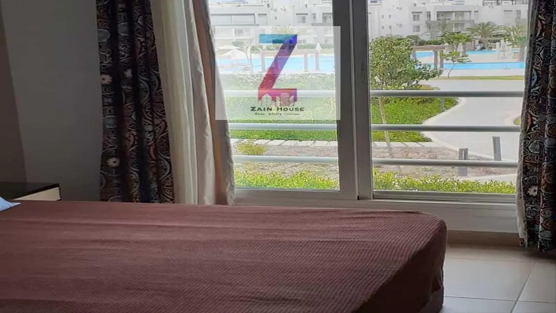 شقة فاخرة بتكييف مركزي وشرفة في قلب المدينة