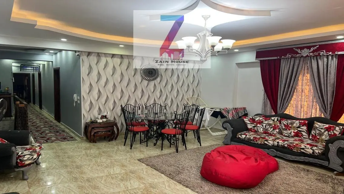 شقة فاخرة بمساحة 350 متر للبيع