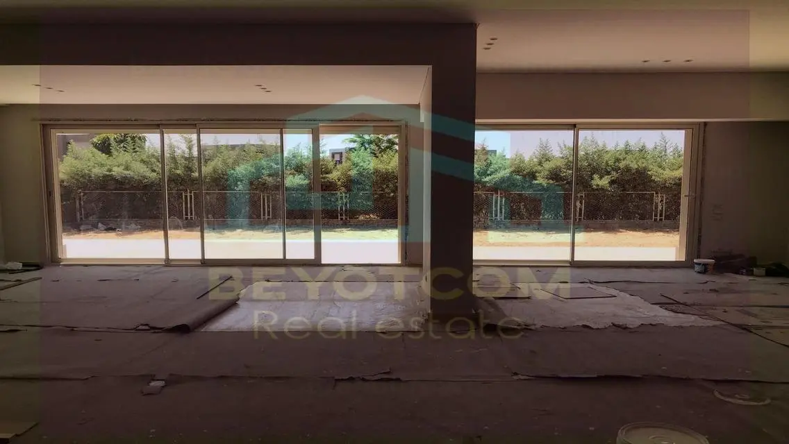 شقة فاخرة مع حديقة خاصة وحدائق مشتركة