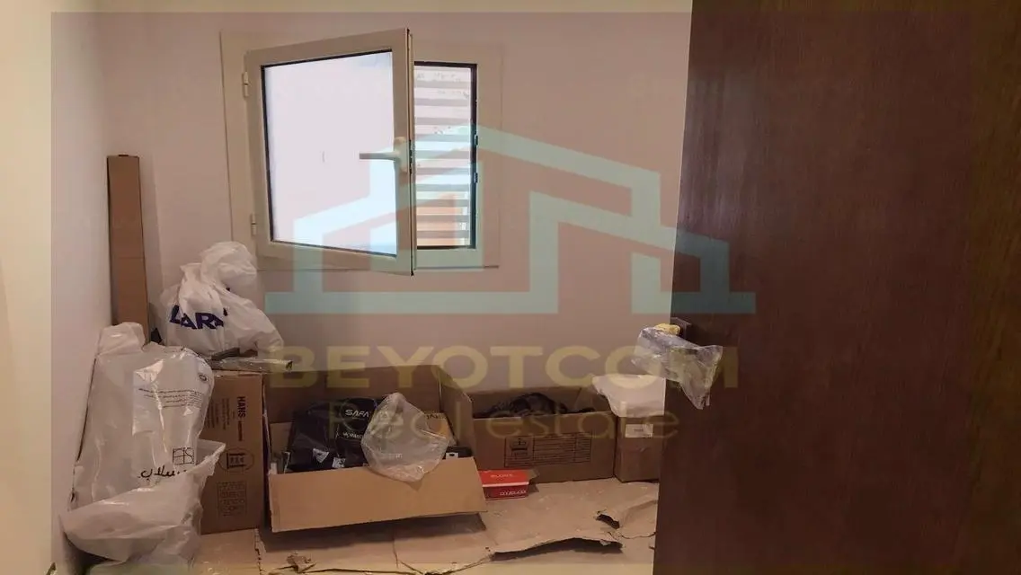 شقة فاخرة مع حديقة خاصة وحدائق مشتركة