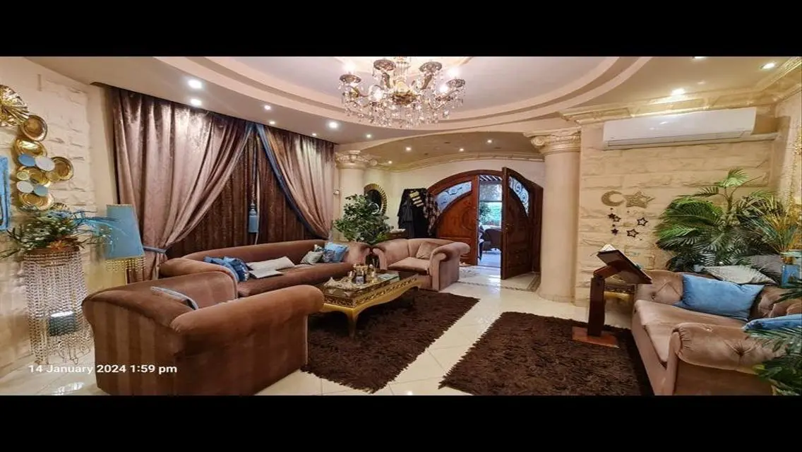 فيلا ثلاثية للبيع في الحي الثاني بالتجمع الخامس