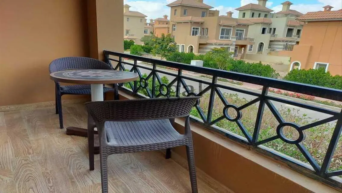 تاون هاوس مميز مفروش بالكامل في كمبوند نيوم