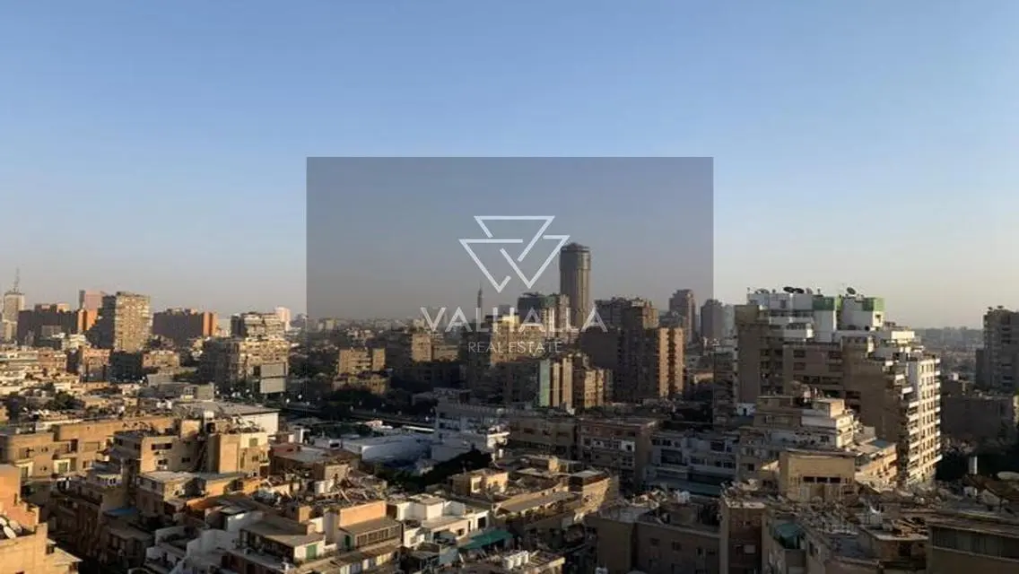 فيلا فاخرة للبيع مع حديقة خاصة ونادي صحي