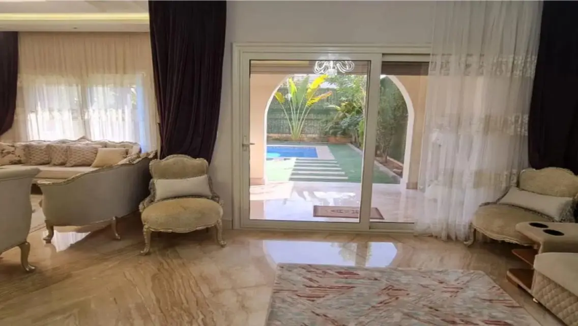 شقة فاخرة للبيع بمساحة واسعة