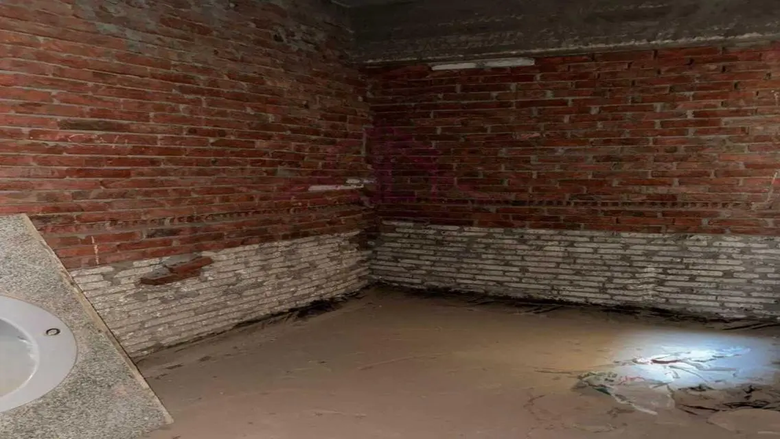 Spacious 175 sqm Apartment with Balcony for Sale