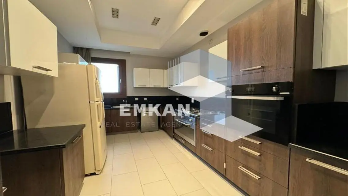 شقة رائعة على مساحة 1553 متر مربع للبيع بسعر 60000