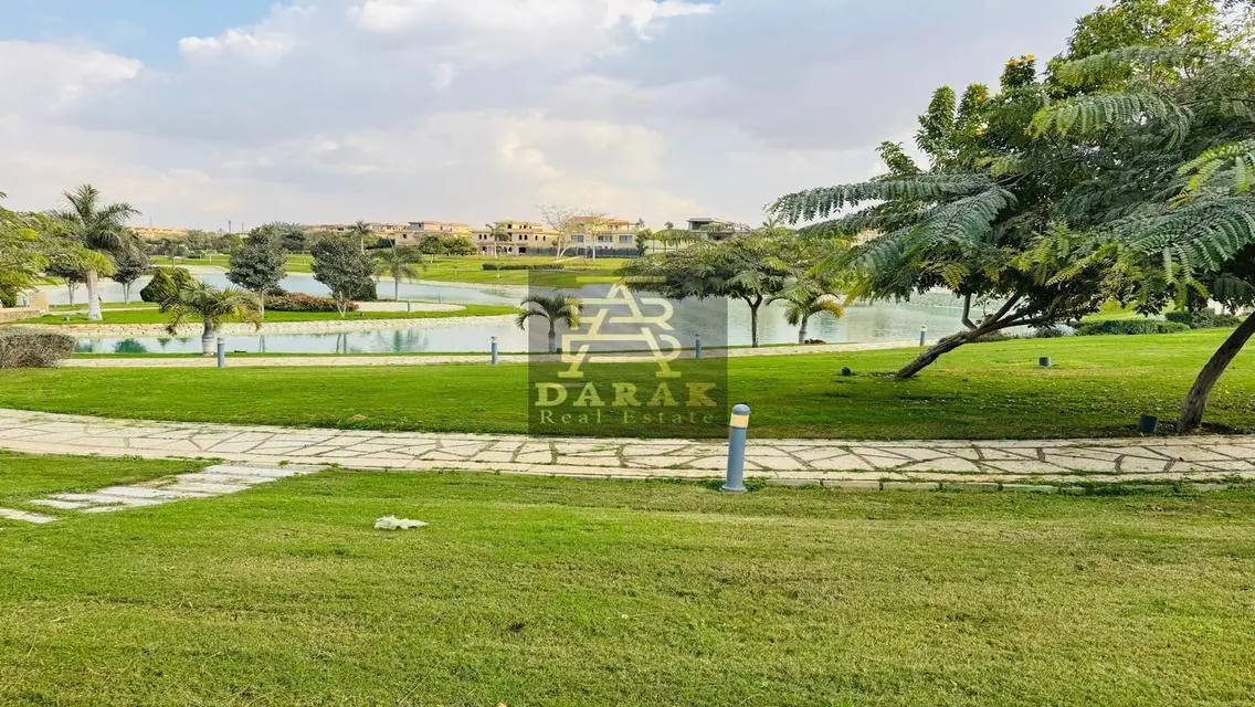 فيلا فاخرة للبيع بمساحة واسعة