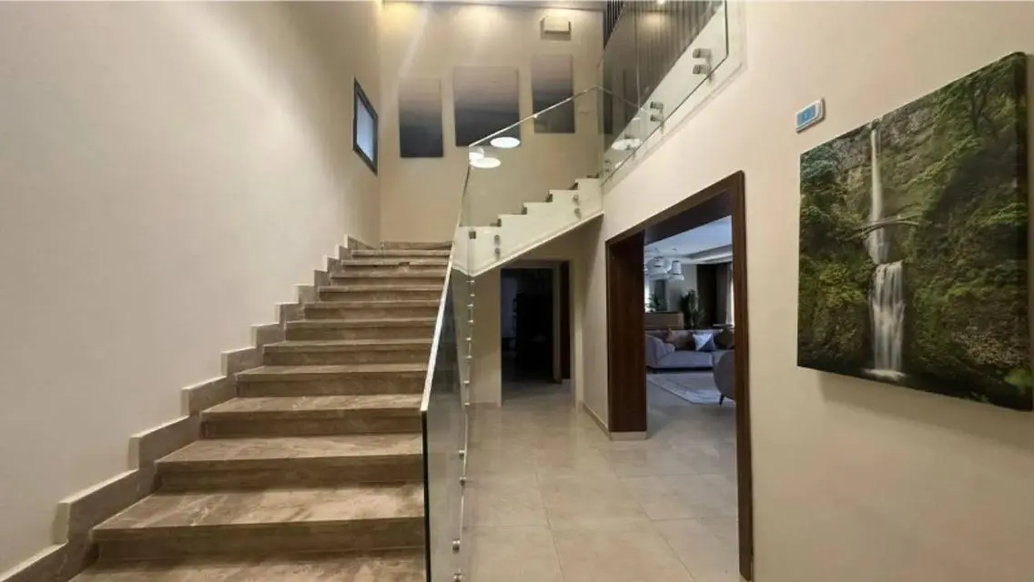 شقة مميزة للبيع بسعر مغري