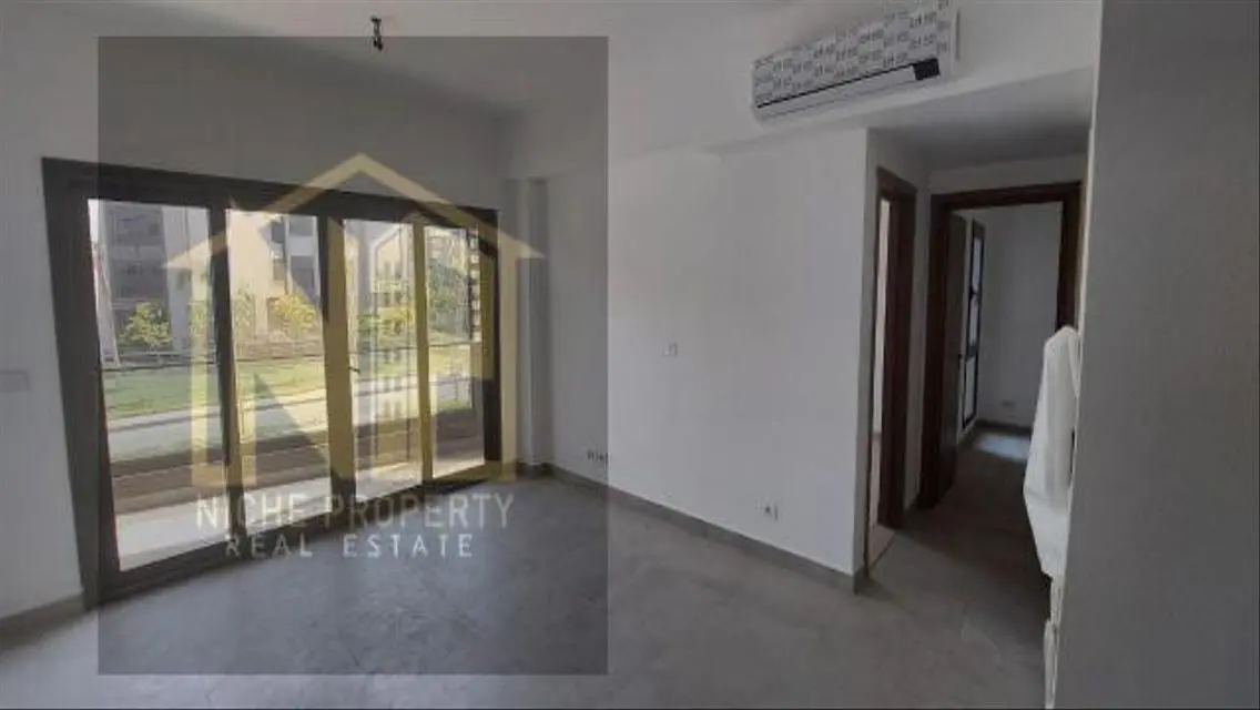 شقة فاخرة للبيع بمساحة شاسعة