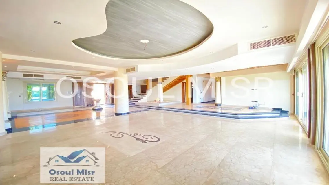 Luxury Apartment with 4 Bedrooms and Private Garden