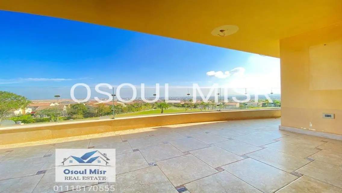 Luxury Apartment with 4 Bedrooms and Private Garden
