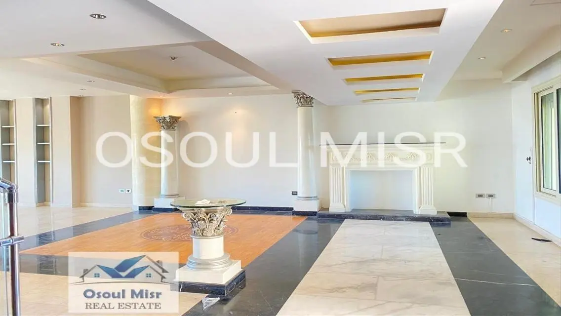 Luxury Apartment with 4 Bedrooms and Private Garden