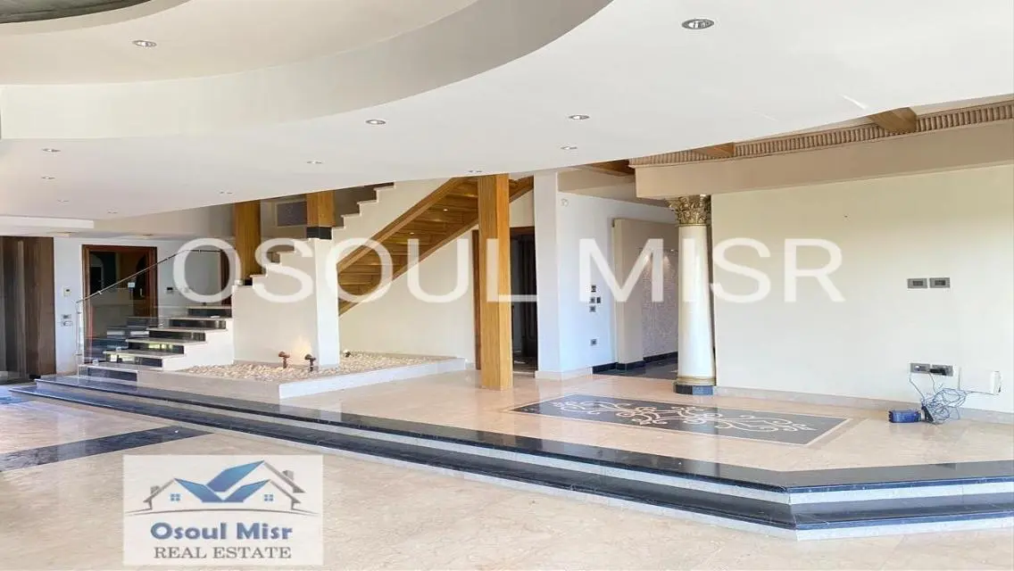 Luxury Apartment with 4 Bedrooms and Private Garden