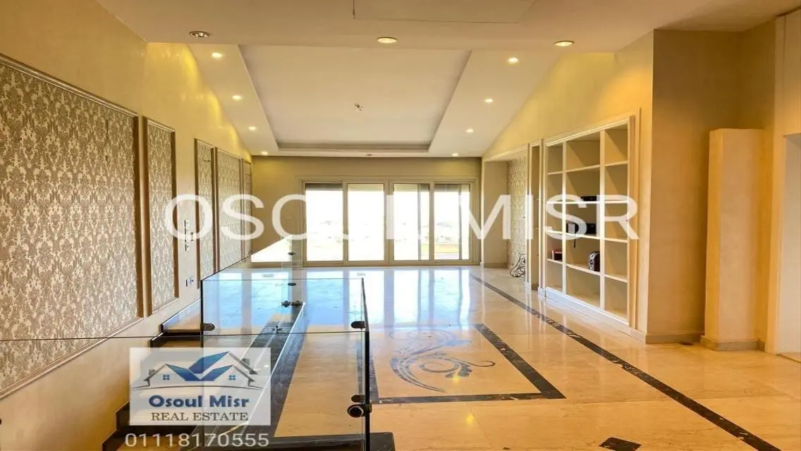 Luxury Apartment with 4 Bedrooms and Private Garden