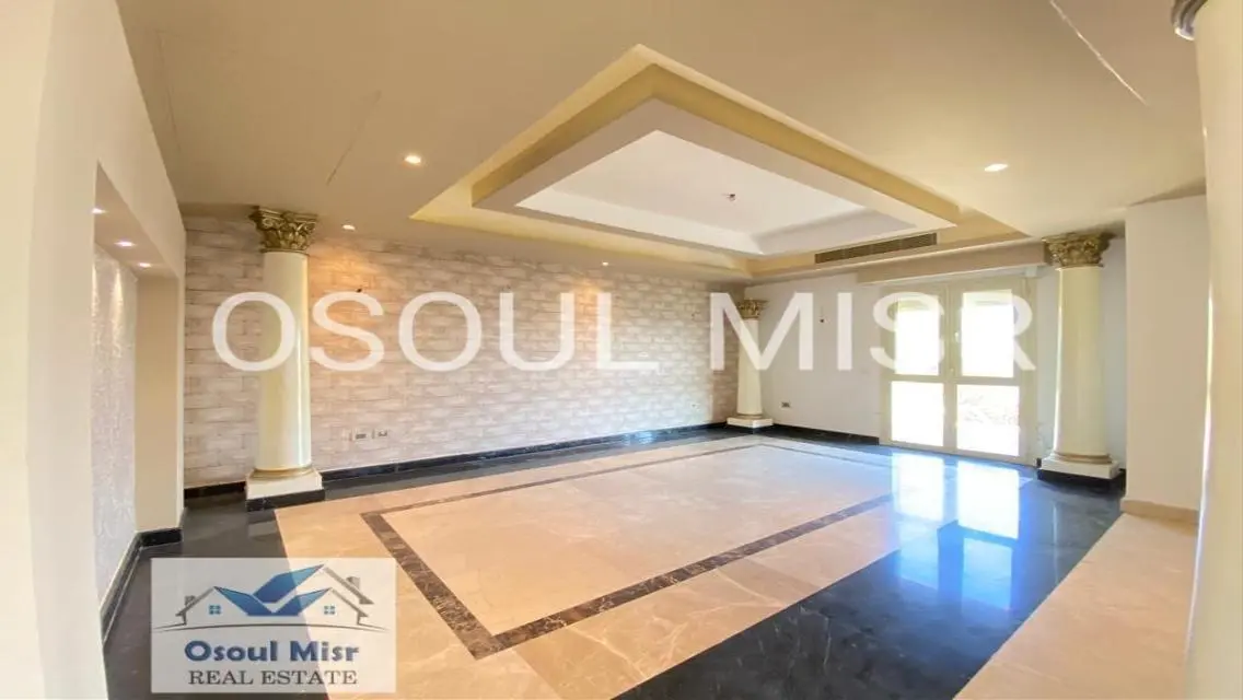 Luxury Apartment with 4 Bedrooms and Private Garden