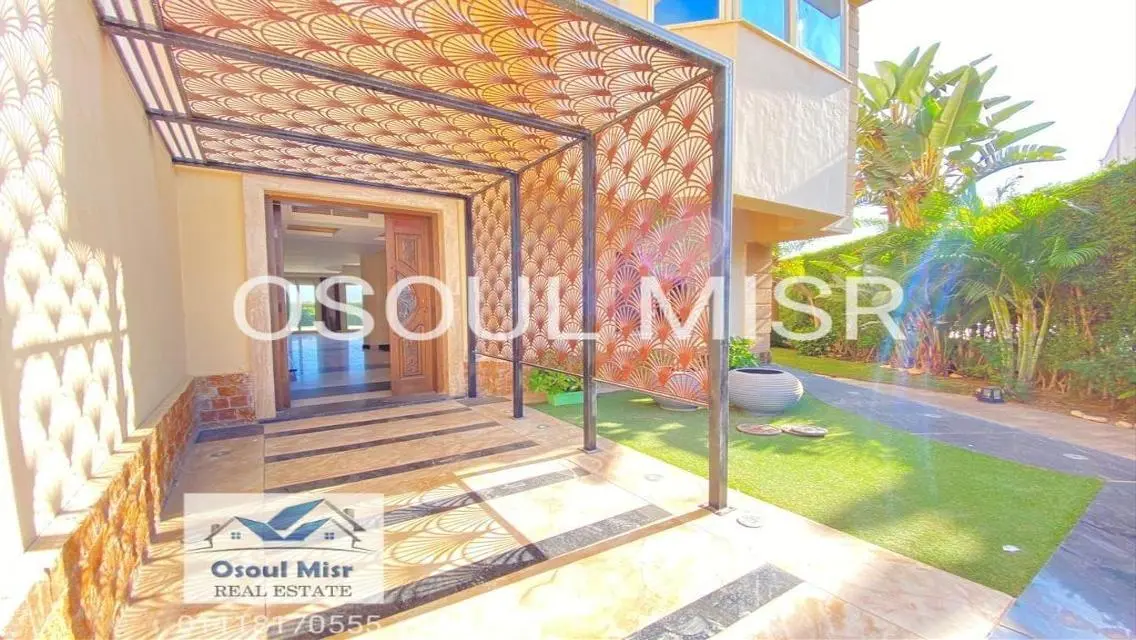 Luxury Apartment with 4 Bedrooms and Private Garden