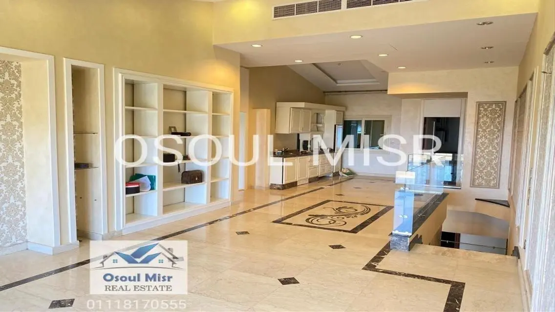 Luxury Apartment with 4 Bedrooms and Private Garden