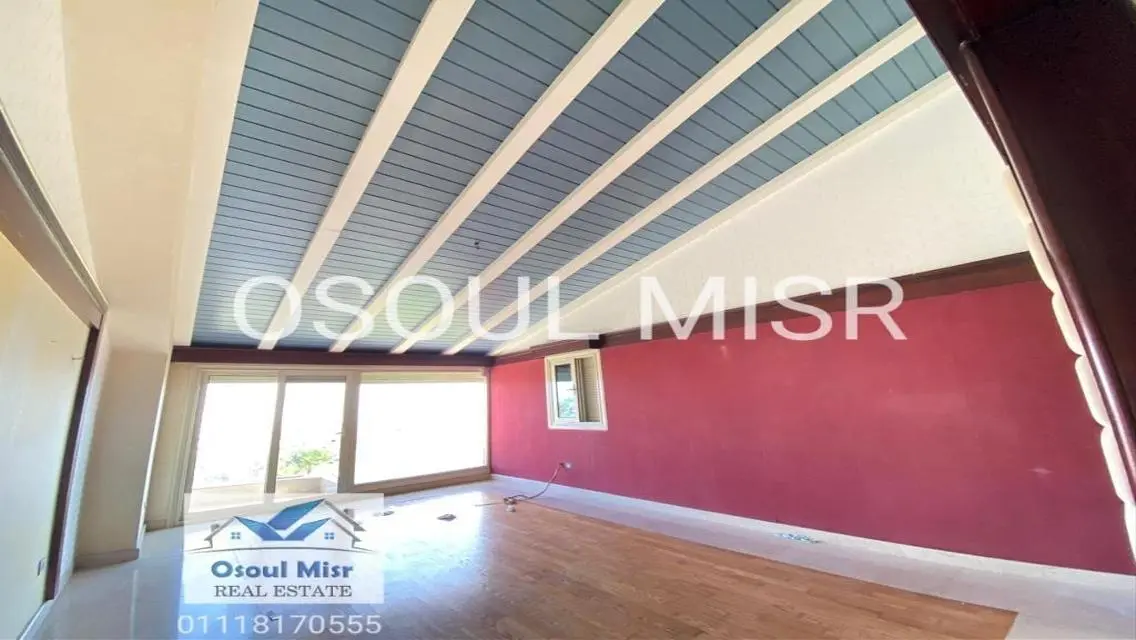 Luxury Apartment with 4 Bedrooms and Private Garden