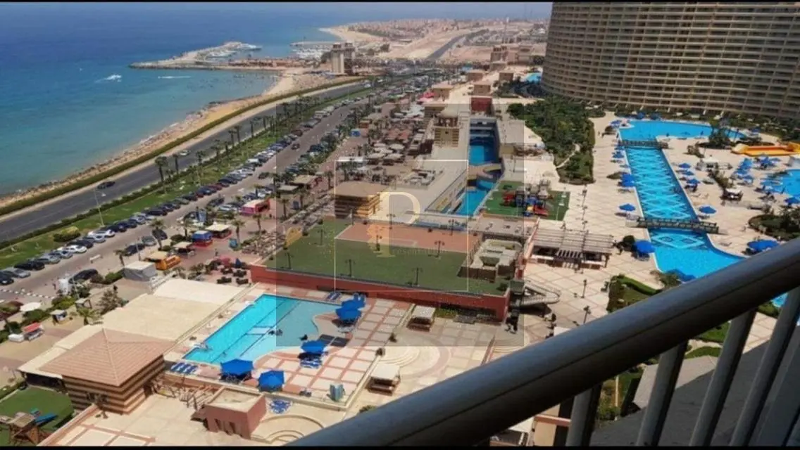 شقة فاخرة بمساحة 2000 متر مربع للبيع