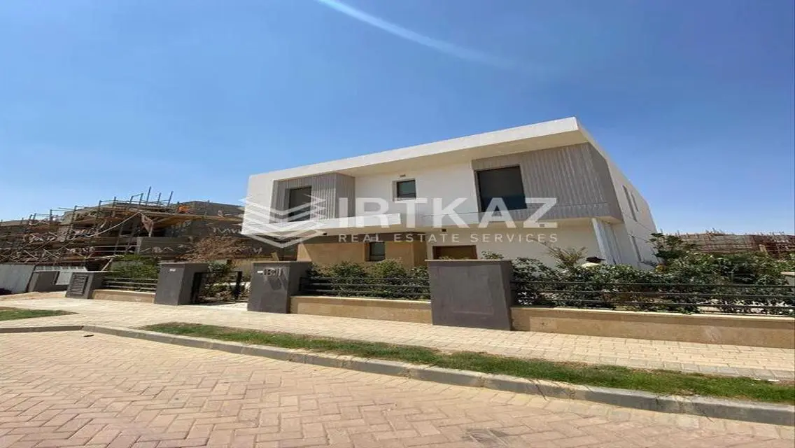 Luxurious Apartment of 2030 sqm with Pool and Balcony