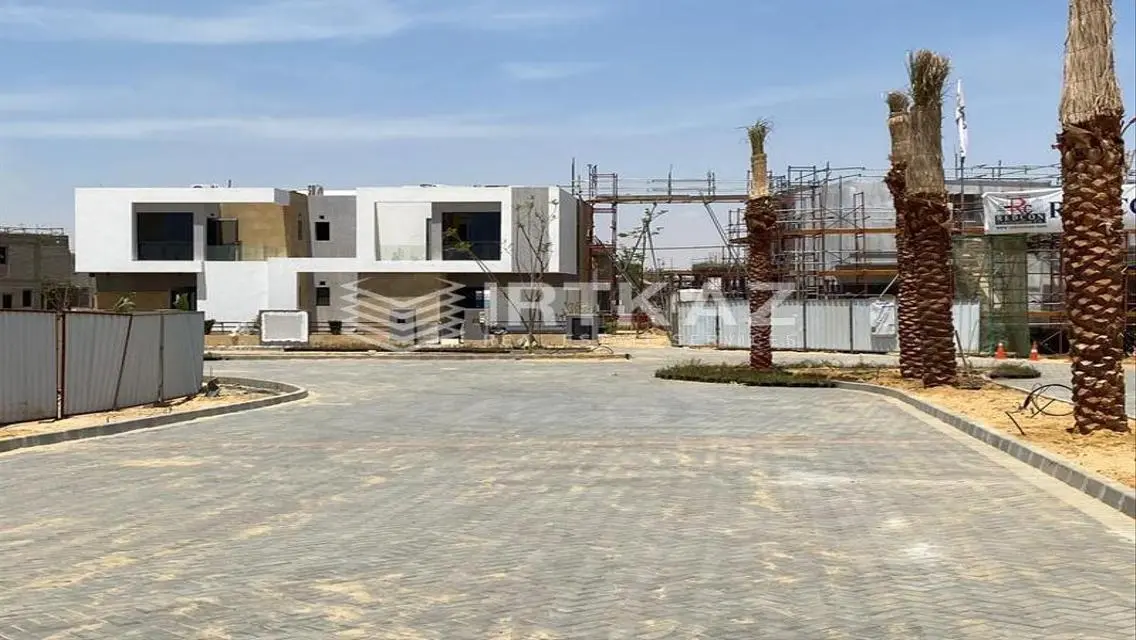 Luxurious Apartment of 2030 sqm with Pool and Balcony