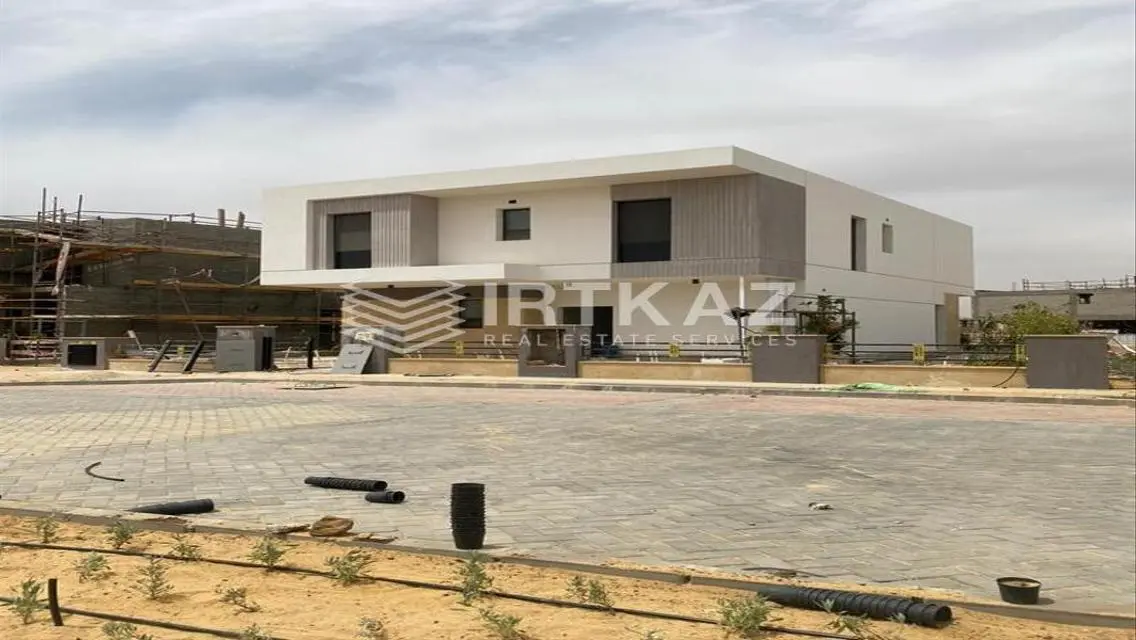 Luxurious Apartment of 2030 sqm with Pool and Balcony