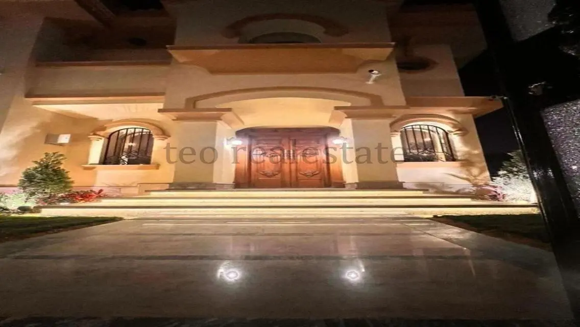 فيلا فاخرة مع حديقة خاصة ومسبح