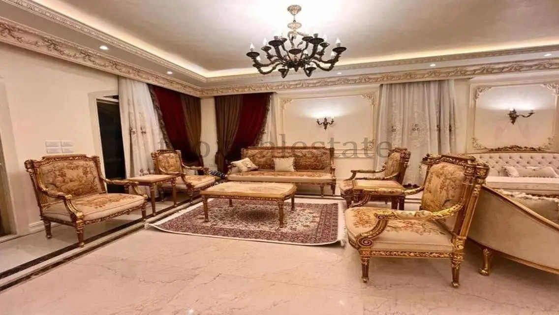 فيلا فاخرة مع حديقة خاصة ومسبح