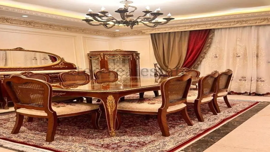 فيلا فاخرة مع حديقة خاصة ومسبح