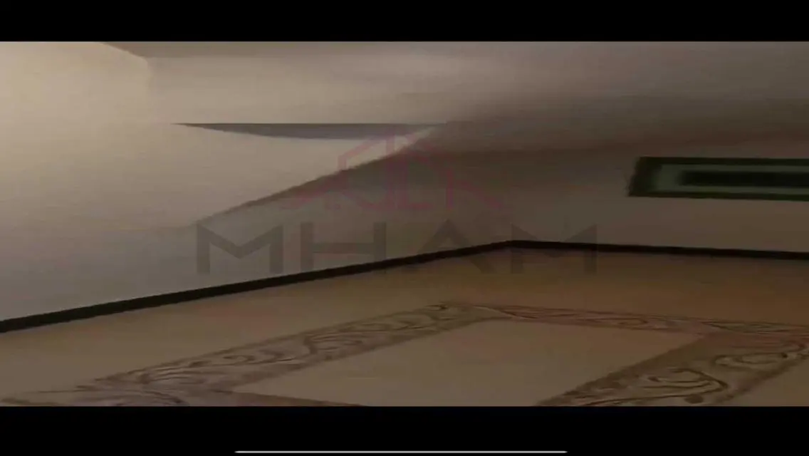 شقة حديثة مع شرفة للبيع بسعر ممتاز