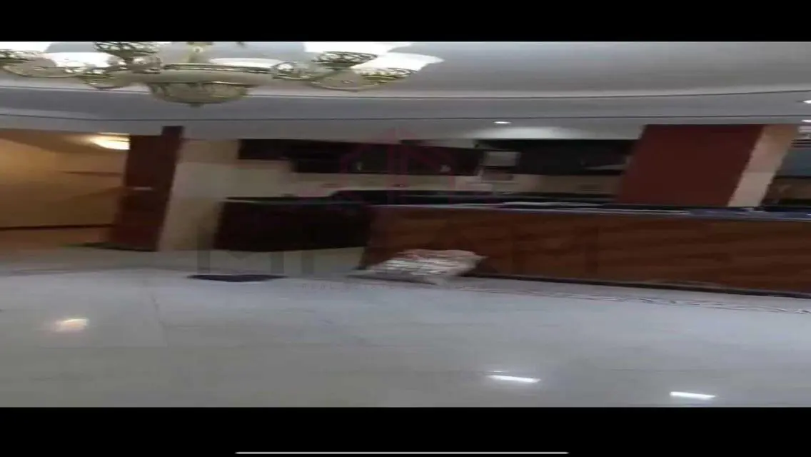 شقة حديثة مع شرفة للبيع بسعر ممتاز