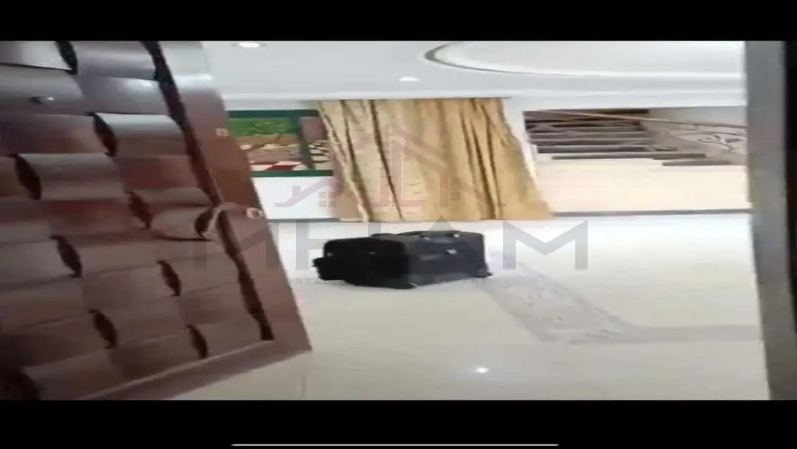 شقة حديثة مع شرفة للبيع بسعر ممتاز