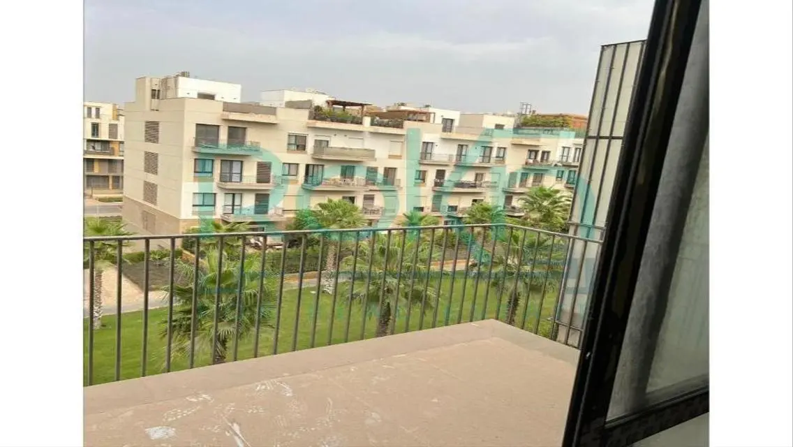 فيلا فاخرة للبيع بحديقة خاصة
