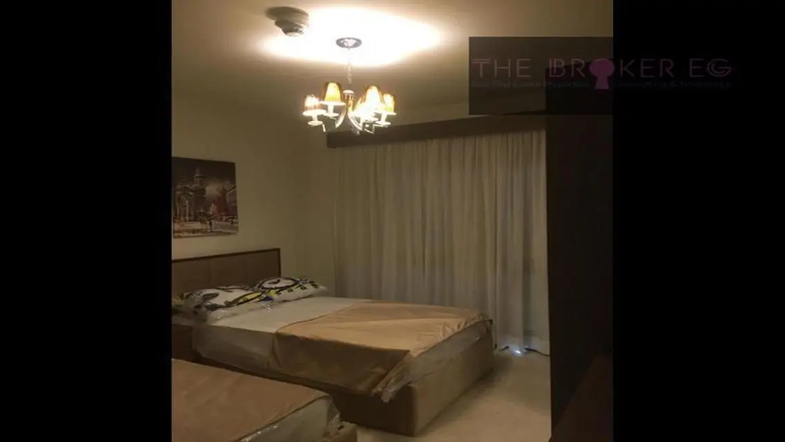 Luxury Apartment Overlooking Lakes with Central Air Conditioning