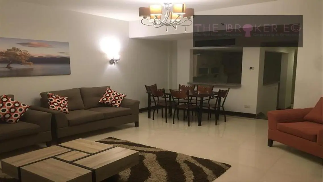 Luxury Apartment Overlooking Lakes with Central Air Conditioning