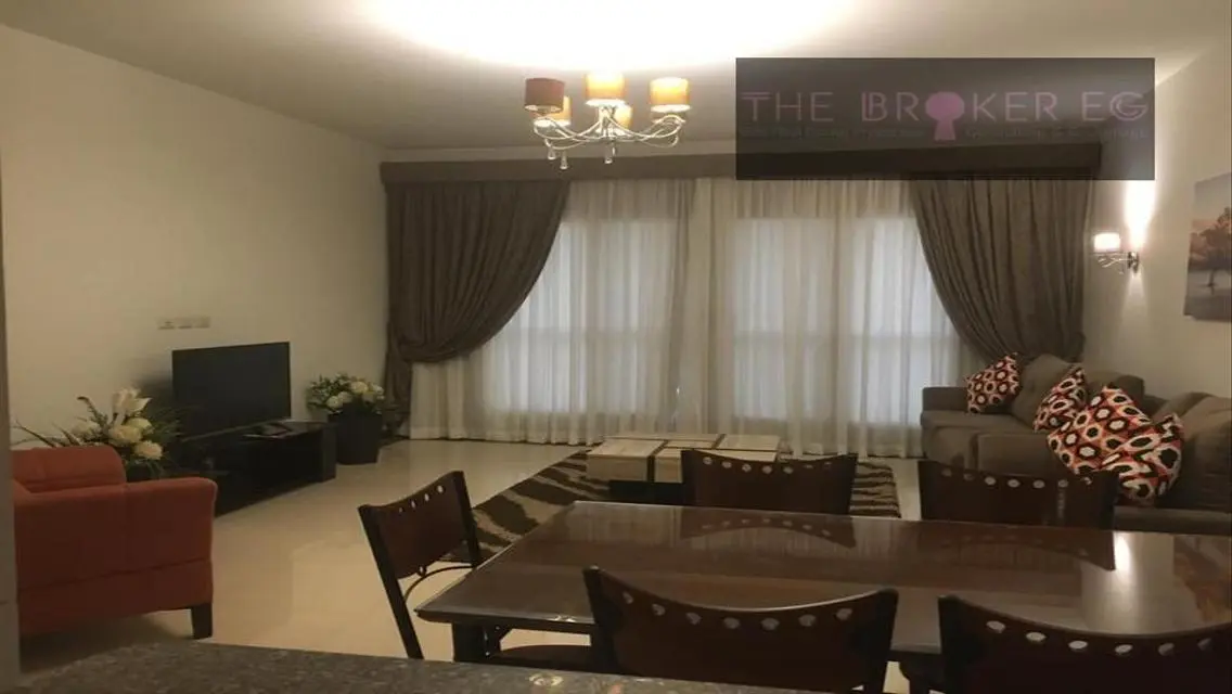 Luxury Apartment Overlooking Lakes with Central Air Conditioning