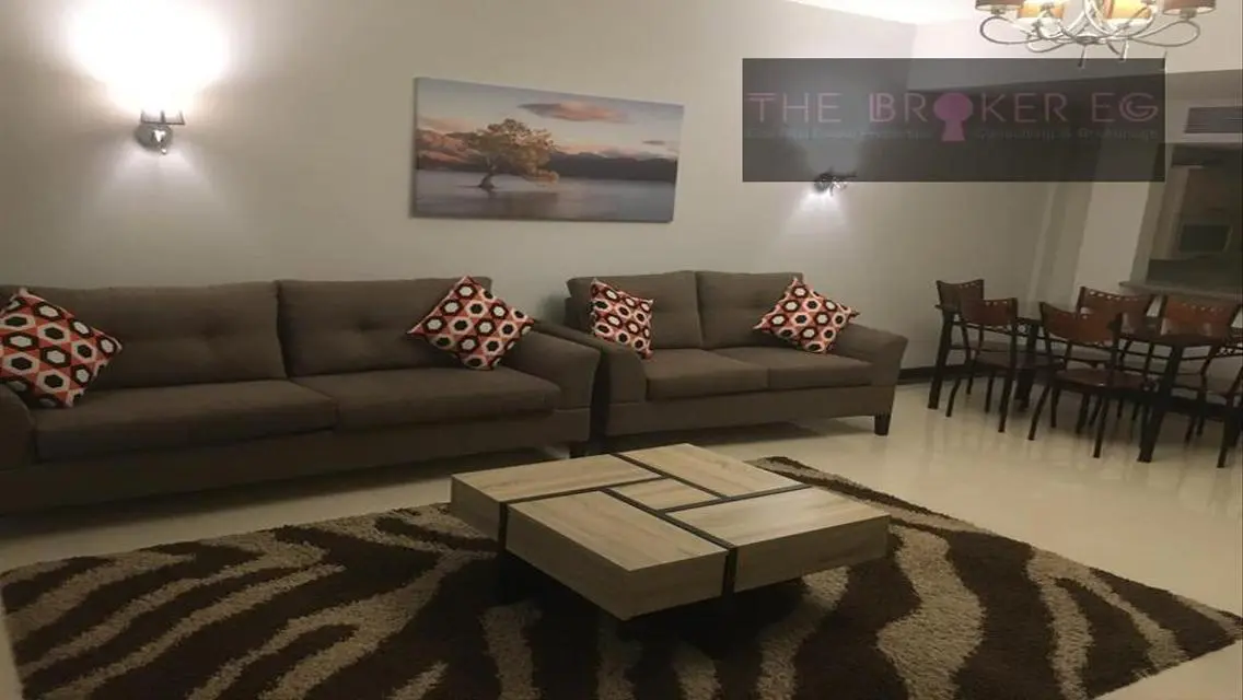 Luxury Apartment Overlooking Lakes with Central Air Conditioning