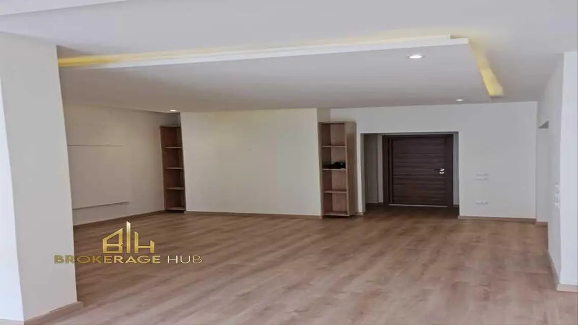 شقة فاخرة للإيجار بمساحة 205 متر