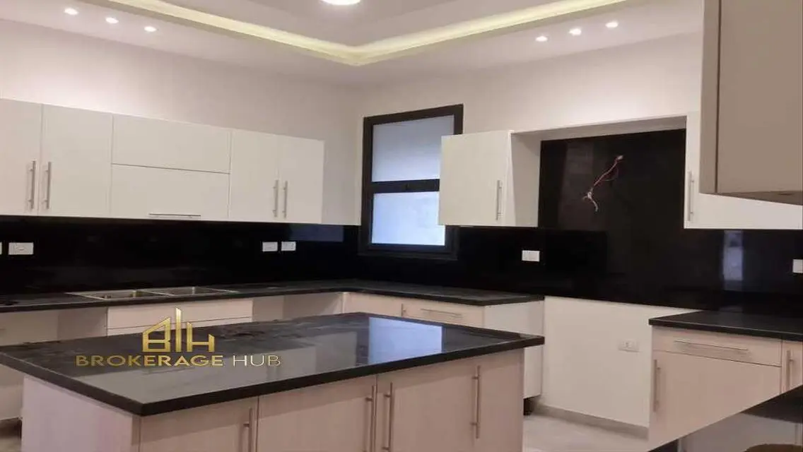 شقة فاخرة للإيجار بمساحة 205 متر
