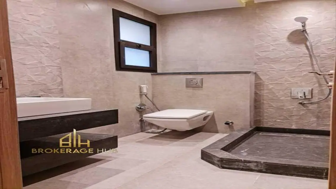 شقة فاخرة للإيجار بمساحة 205 متر